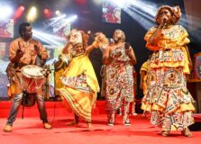 Ilê Aiyê se prepara para último ensaio antes do Carnaval 2025