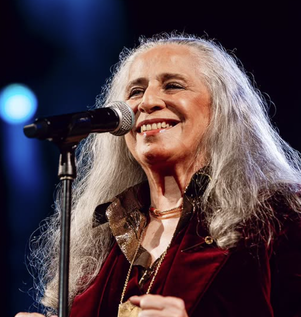 Maria Bethânia durante turnê 'Caetano e Bethânia'. Foto: Roncca.