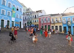 Verão 25-26 gerou movimentação bilionária na economia de Salvador