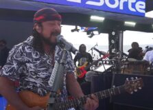 Bell Marques inicia seu quinto dia de Carnaval puxando o Bloco Camaleão no Barra-Ondina