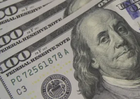 Dólar manteve estabilidade em dia de tensão externa no Oriente Médio