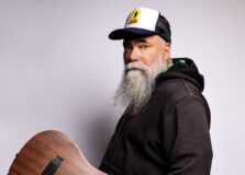 Márcio Mello anuncia nova temporada de shows do “Punk Acústico”