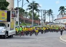 Pedal da Cidade reuniu ciclistas em percurso pela orla de Salvador