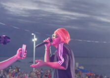 Tomate relembra época do Rapazolla e desfila de cabelo vermelho com o Bloco Fissura