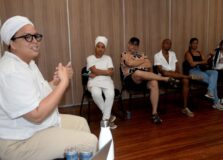 Anastácia Flora conduziu oficina de fotografia para comunidade surda