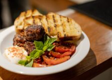 Casa Chálabi leva a cozinha líbano-mediterrânea para o Rio Vermelho