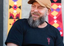 Escritor Luiz Antônio Simas está confirmado na FLIPELÔ 2025