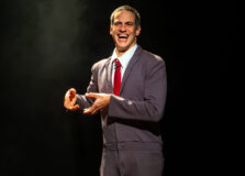 Mateus Solano e ‘O Figurante’ no Teatro Faresi