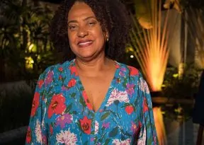 Produtora de shows de grandes nomes da música é vítima de racismo em restaurante de Salvador