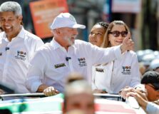 Lula participa do cortejo de 2 de Julho em Salvador