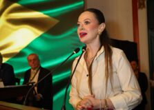 “Precisamos ter equilíbrio e diplomacia, destaca Isabela Suarez em posse como presidente da ACB