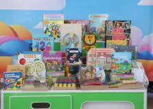 “Brinquedoteca – Construindo Cultura” entrega acervo de brinquedos e livros em Brotas de Macaúbas