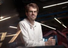 Dos 10 bilionários mais jovens do Brasil, apenas um não herdou fortuna de maneira geracional