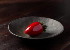 Restaurante Carvão apresenta novo menu com Morango do Amor de sobremesa