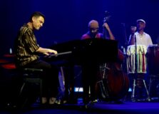 Yacoce Simões lança audiovisual com apresentação em Salvador