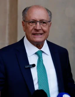 Alckmin avalia impacto de tarifa dos EUA sobre o Brasil