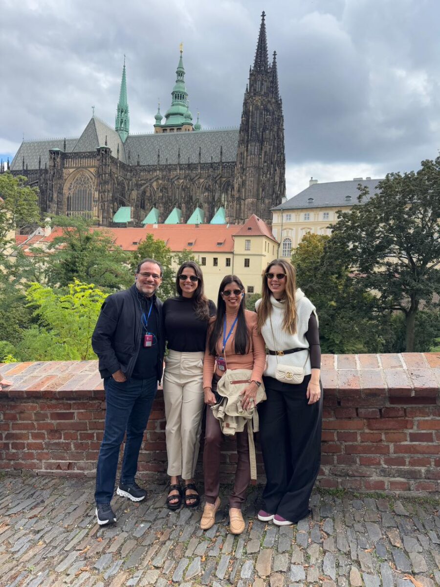 Fernanda Bahia com os arquitetos