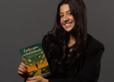 Jovem baiana estreia como escritora ao transformar dores do vestibular em livro