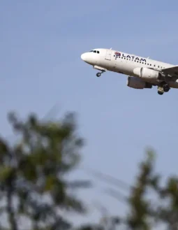 Espanha endurece e bloqueia aviões dos EUA em meio à escalada da guerra no Irã