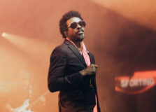 Seu Jorge e Jau dividem palco em noite de grandes encontros em Salvador