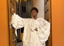 Estilista leva coleção inspirada em Oxóssi à Rua Chile, em Salvador