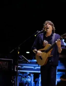 Lenine desembarca com novo projeto “EITA” em Salvador