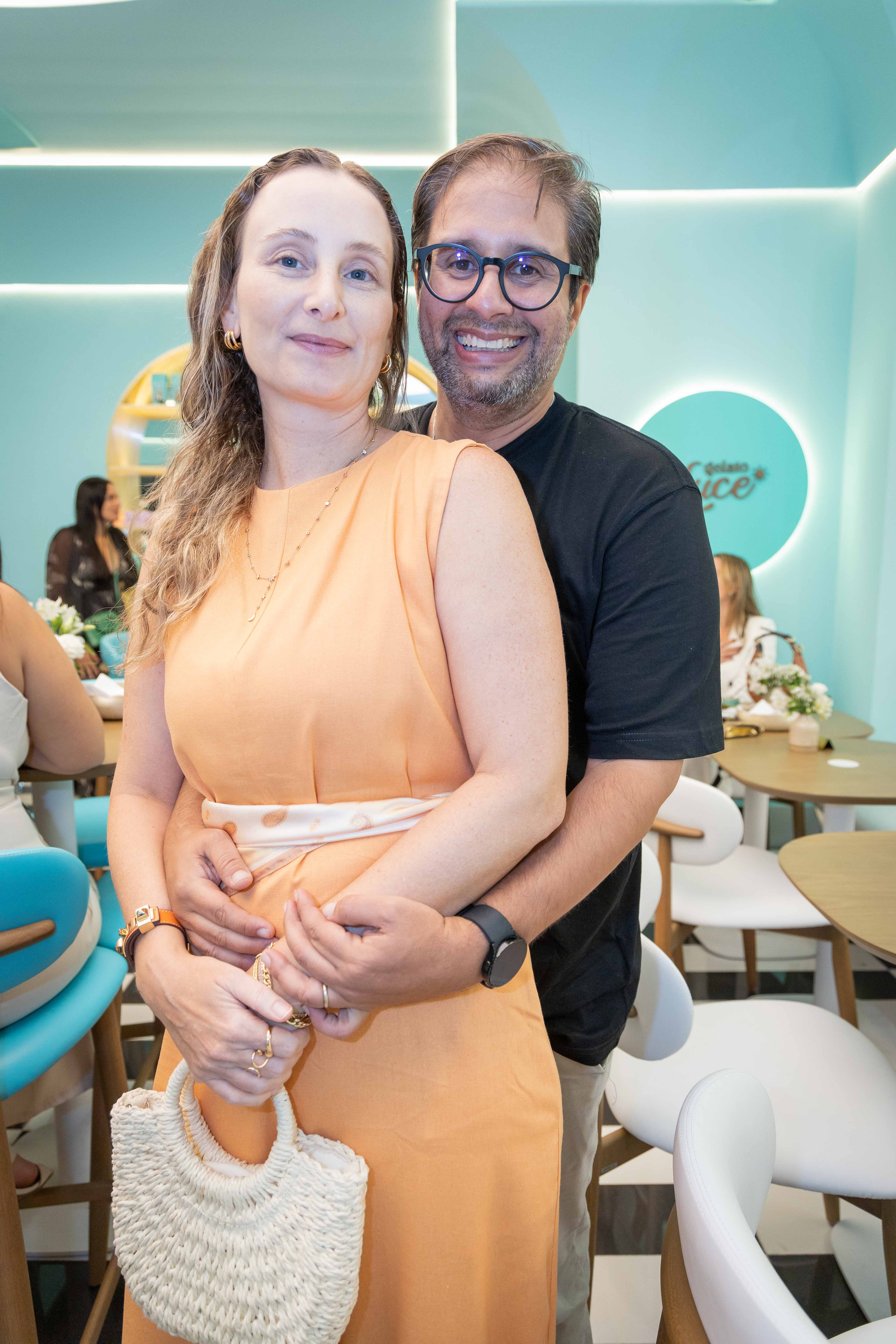 Olivia Brandi e Adriano Guedes