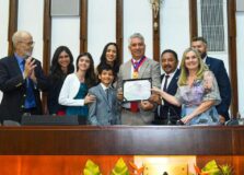 Henrique Carballal é condecorado com Comenda 2 de Julho