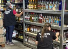 Operação apreende garrafas de bebidas irregulares em Salvador
