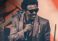 Parceria musical e reencontro com Salvador marcam novo show de Seu Jorge