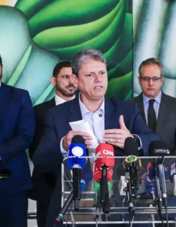 Tarcísio de Freitas é reeleito governador de São Paulo
