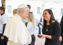Ana Paula Matos cumpre agenda com o Papa Leão XIV no Vaticano