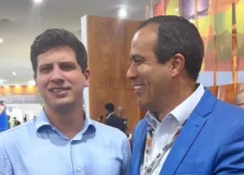 Bruno Reis e prefeito do Recife brincam sobre “melhor Carnaval” na COP30
