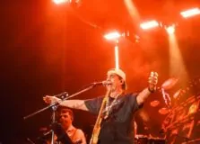 Durval Lelys antecipou o verão em Salvador com lançamento e show lotado