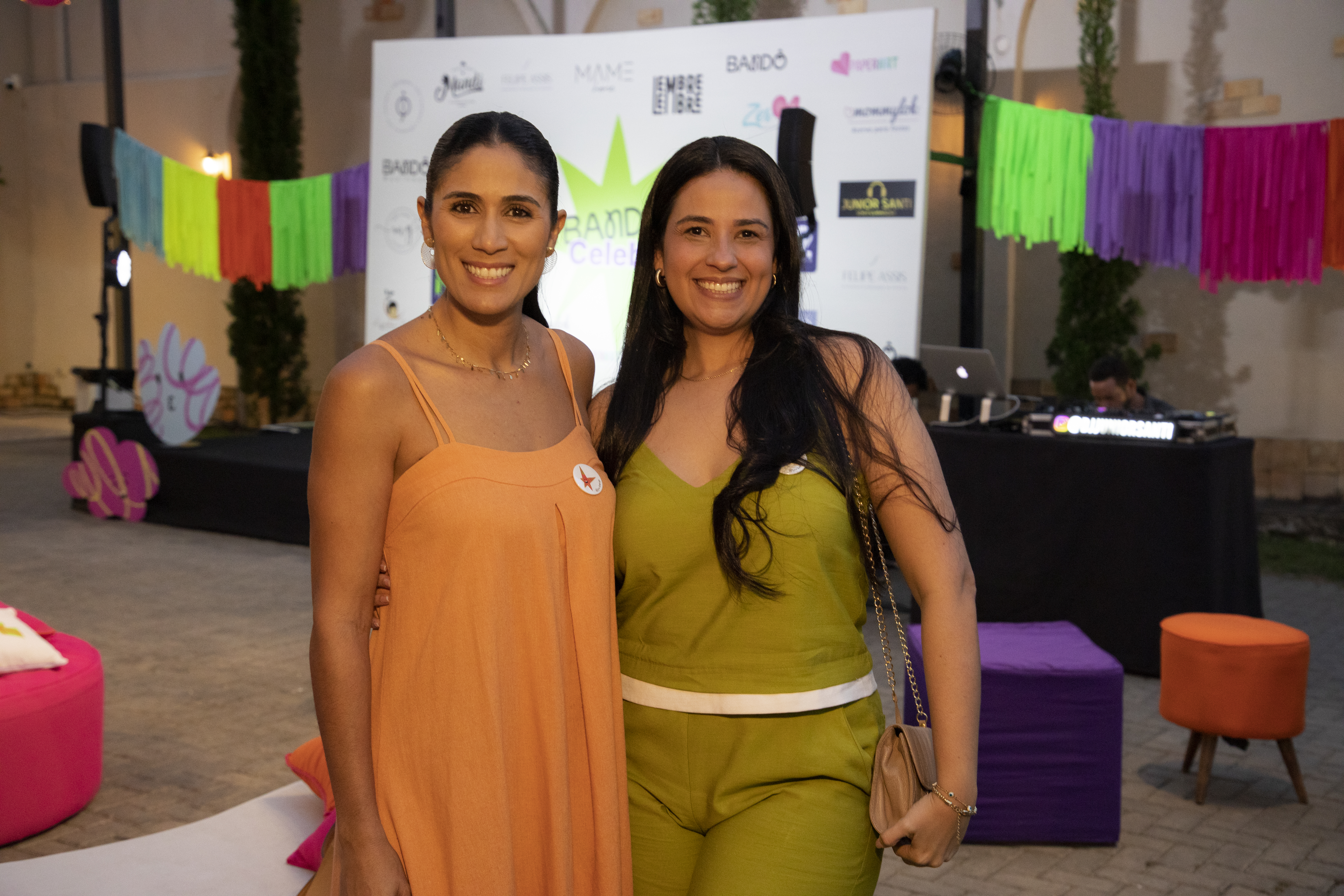 Mina Morena e Marcela Oliveira