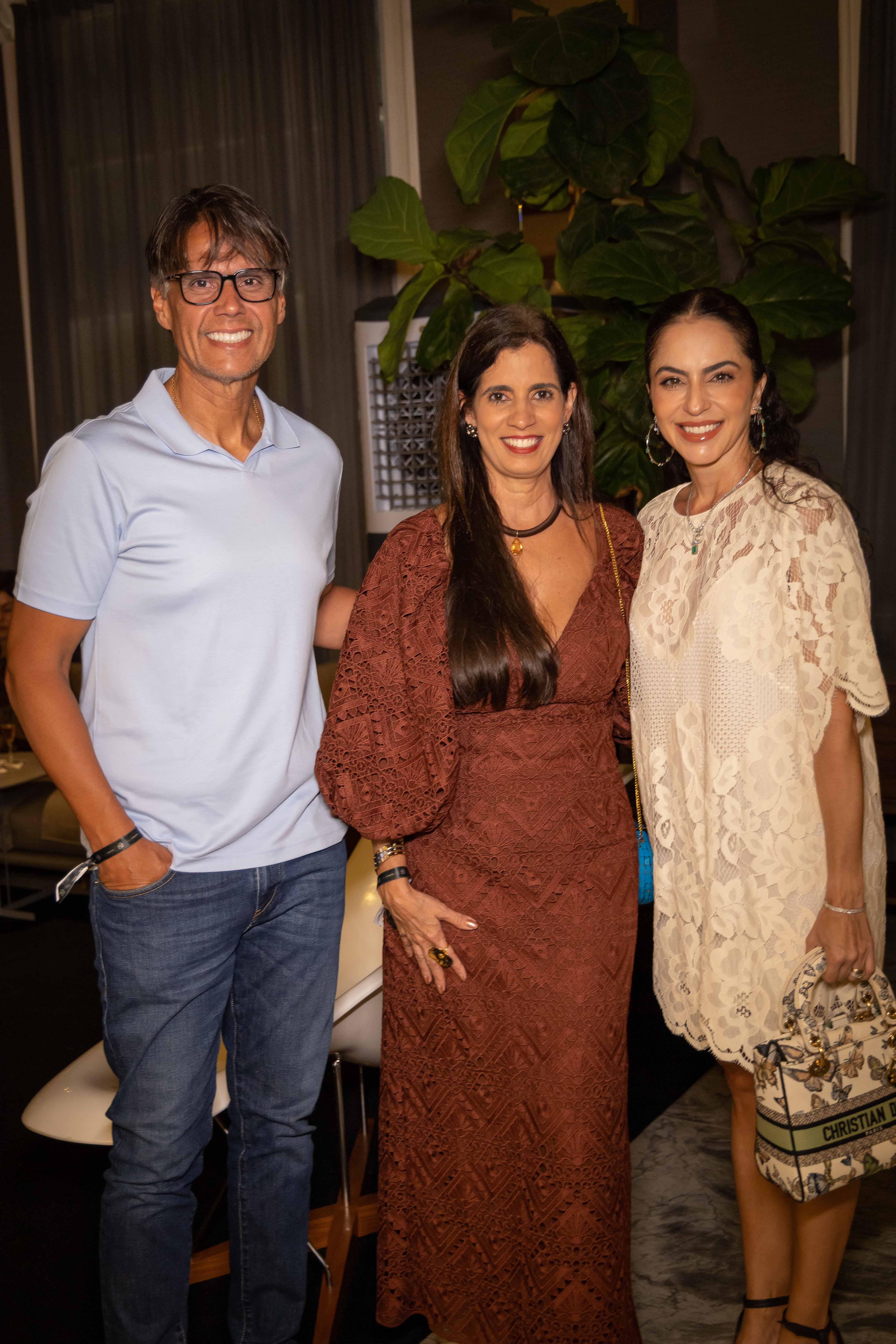 Juliano e Emilie Costa com Fernanda Bahia