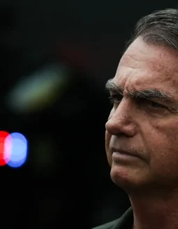 PL suspende atividades partidárias e salário de Jair Bolsonaro