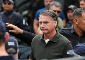 Ex-presidente Jair Bolsonaro tem piora na função renal e permanece na UTI em Brasília