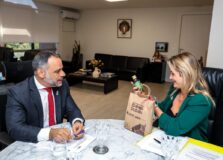 SineBahia recebe deputada francesa para discutir cooperação em políticas de trabalho