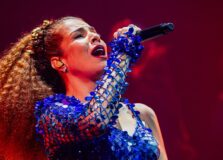 Vanessa da Mata no Armazém Convention