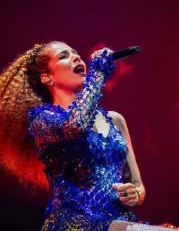 Vanessa da Mata no Armazém Convention