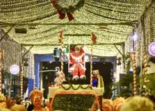 Túnel de luz na Rua Chile encanta visitantes no Natal de Salvador