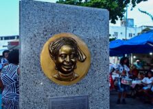 Itapuã recebe efígie de Cira do Acarajé em homenagem ao legado da baiana