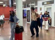 Shawn Mendes e Bruna Marquezine chegam juntos ao Nordeste antes do Reveillon