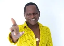 Cantor Tatau promete comandar ensaios de Verão no Rio Vermelho