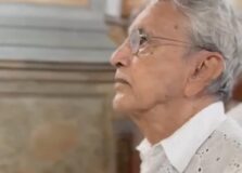 Caetano Veloso participa de tradicional novena em Santo Amaro