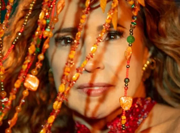 Daniela Mercury participa da gravação de samba-enredo que concorre a hino da Mangueira para 2027