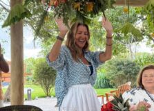 Donata Meirelles celebra aniversário em Trancoso com amigos e familiares