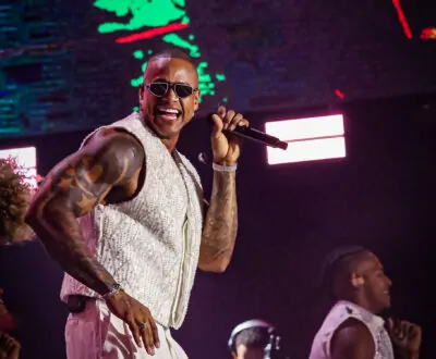 Fotos – Artistas e convidados dominam o Front Stage do baile da Santinha