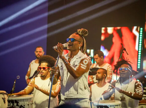 Buja Ferreira homenageia legado de Carlinhos Brown com show em Salvador
